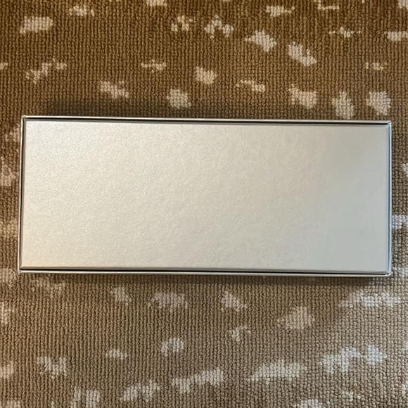 Gucci box. Silver on silver , rectangular. - Picture 2 of 4